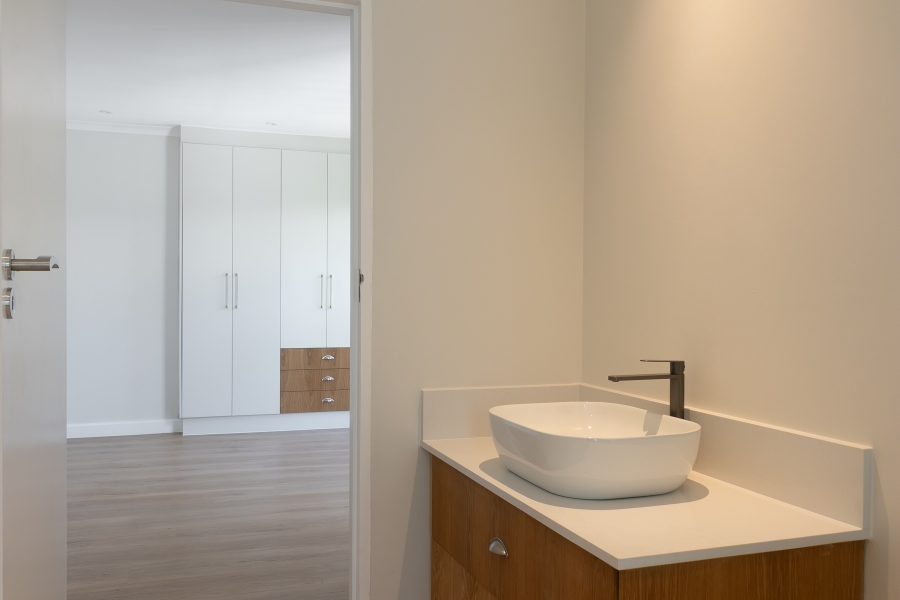 4 Bedroom Property for Sale in Leisure Isle Western Cape